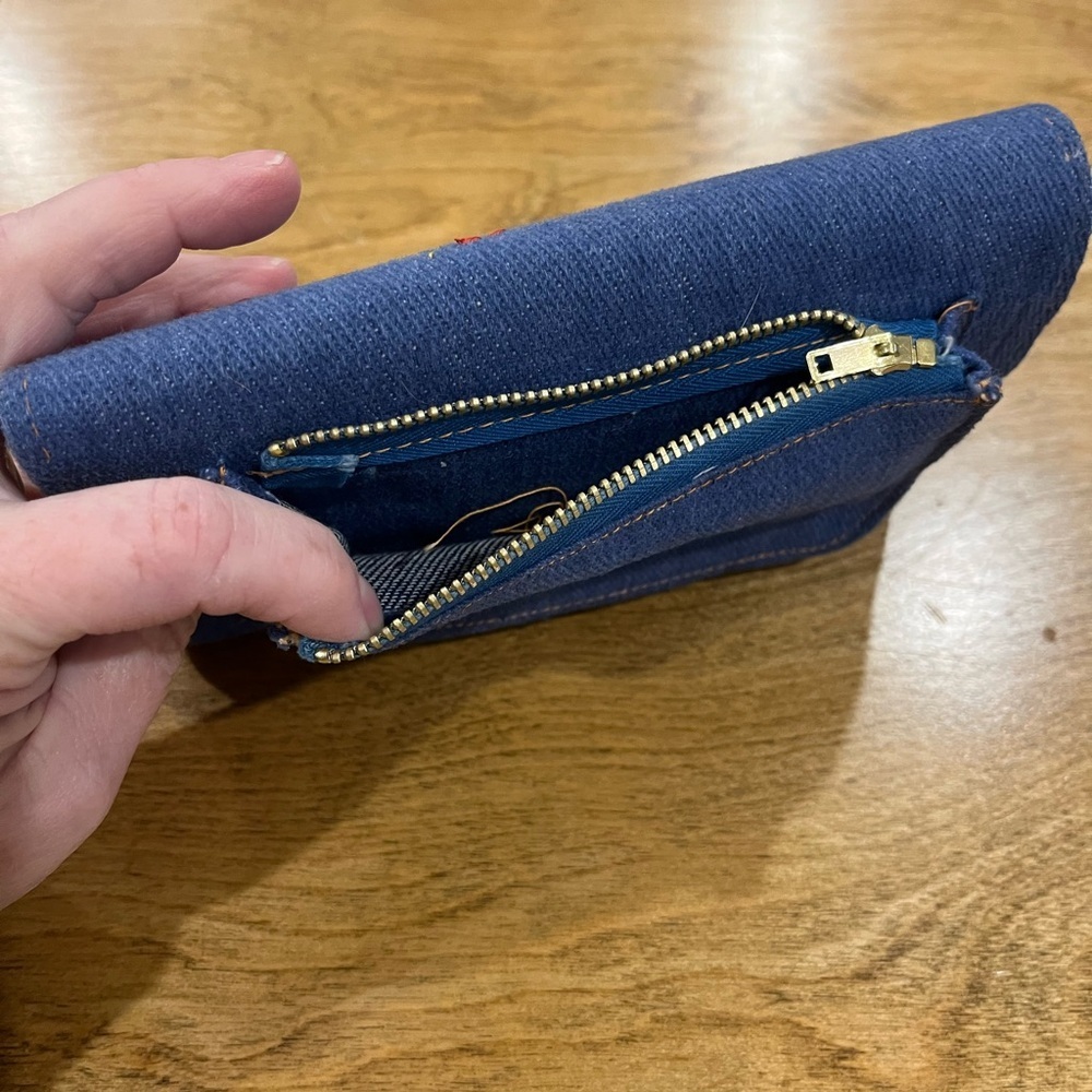 Vintage Trifold Wallet - Picture 2 of 6